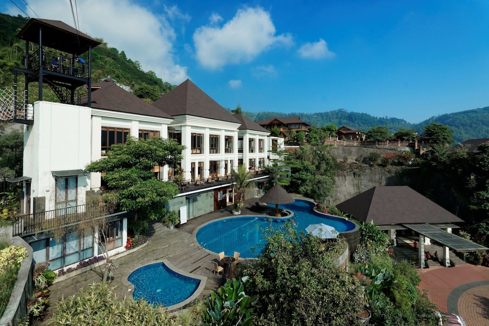 Jambuluwuk Convention Hall and Resort Batu 55/63