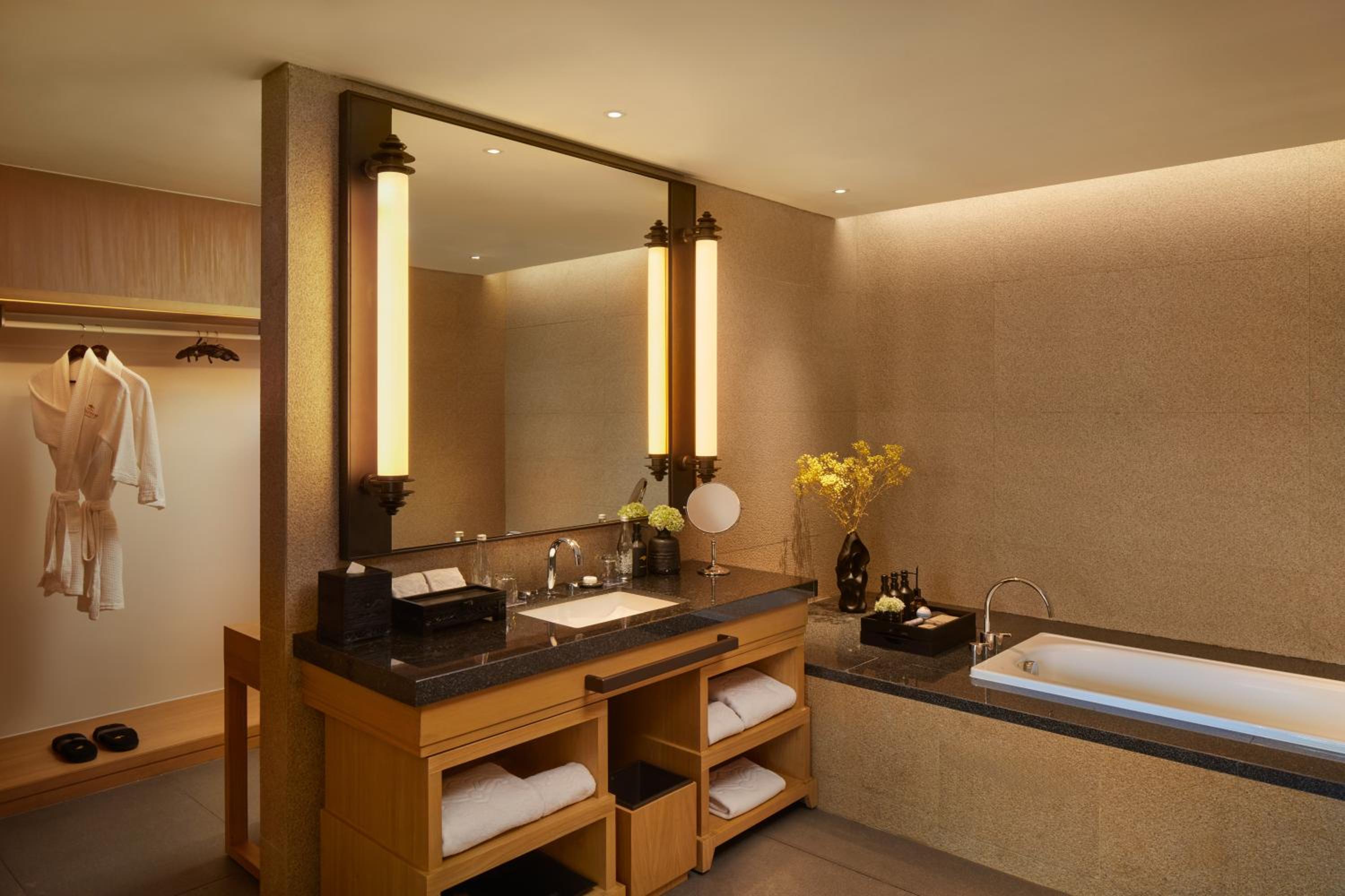 جناح، Hotel Tentrem Jakarta 5/8