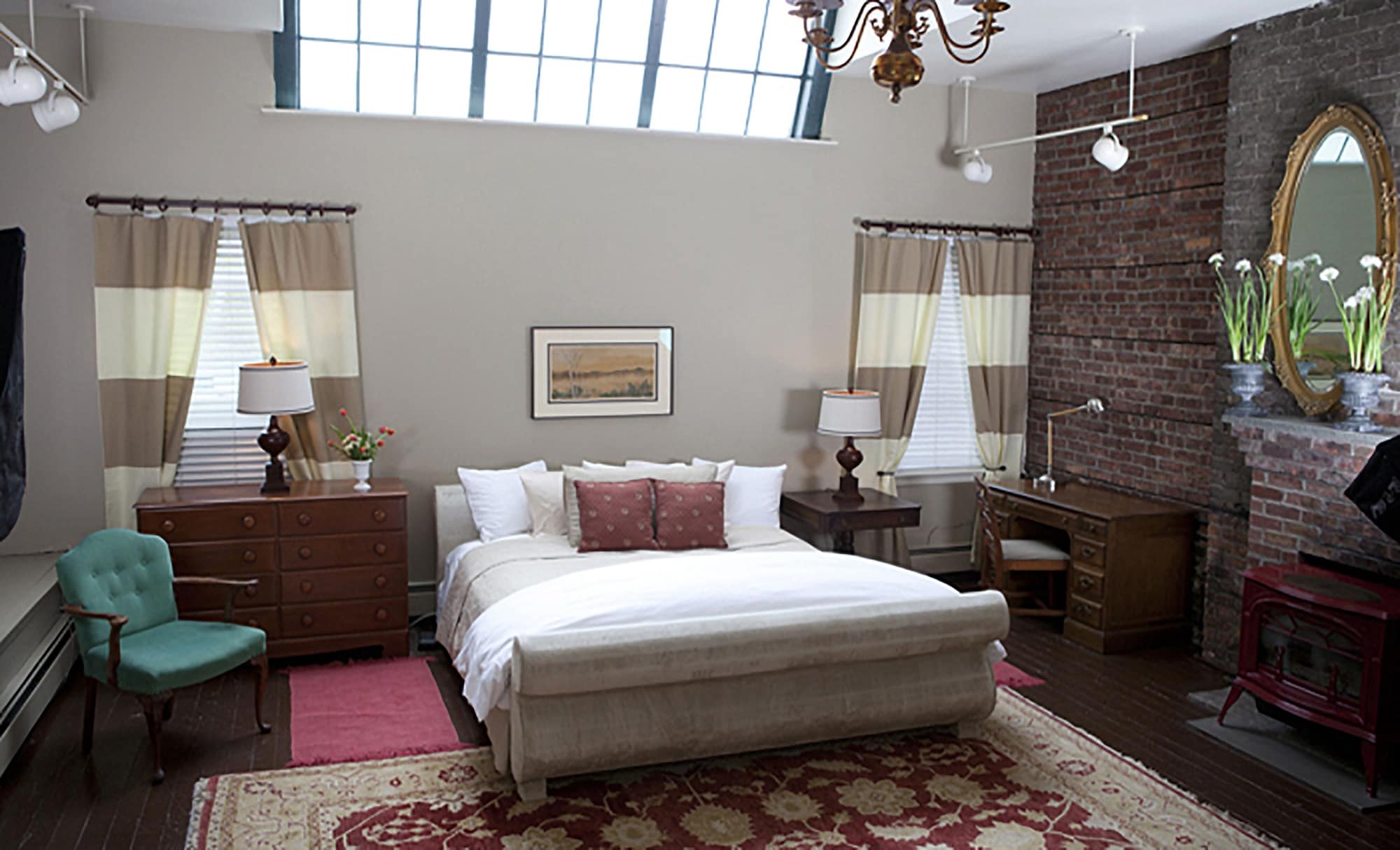 ARTIST, DELUXE, STUDIO, KING BED, NO WINDOW