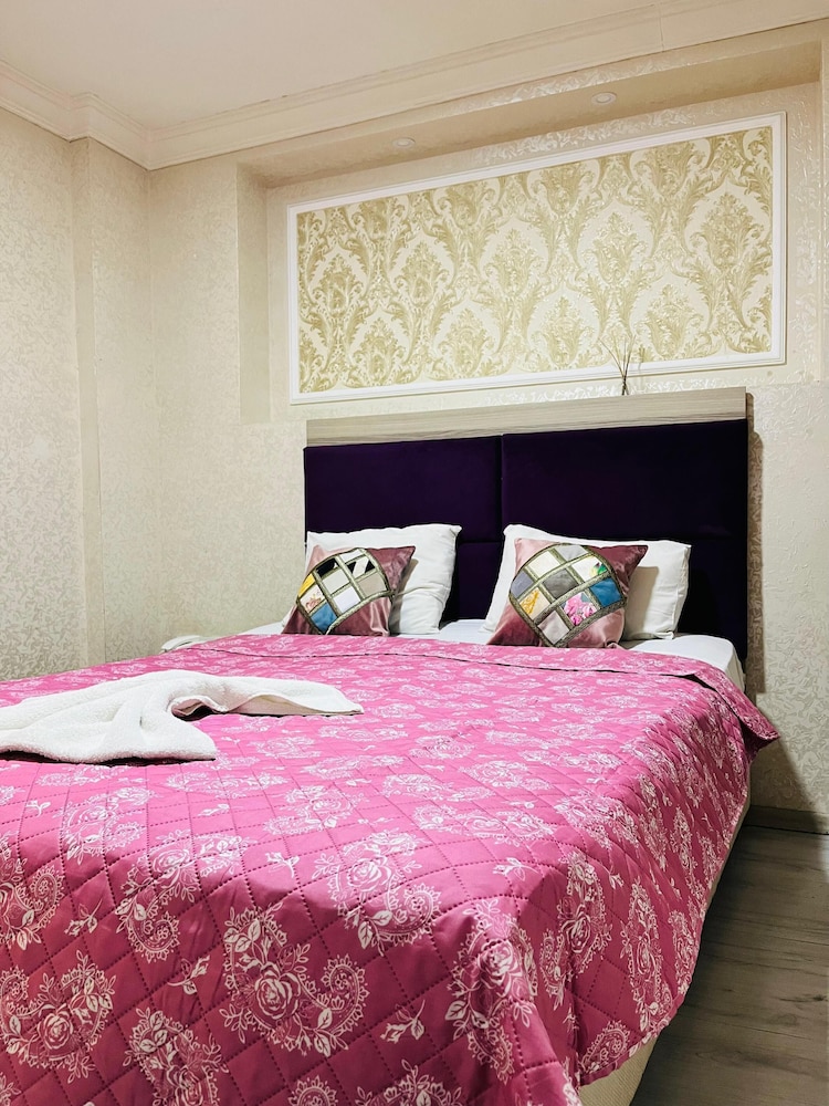 Theodian Hotel 40/74