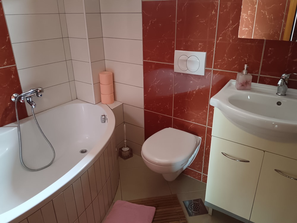 APARTMENTS MORETA 47/50