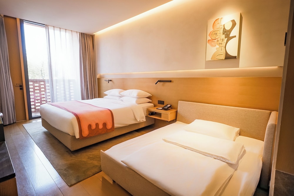 Hyatt Place Jingdezhen Taoxichuan 24/46