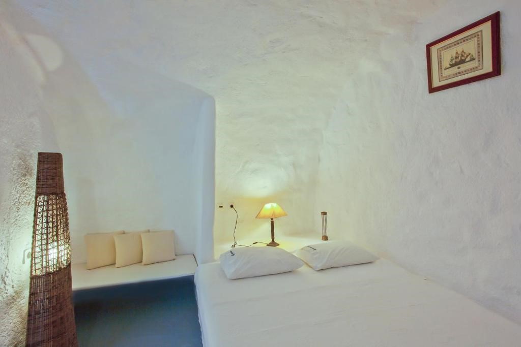 Cave, Premium, Suite, Caldera View, Hot Tub