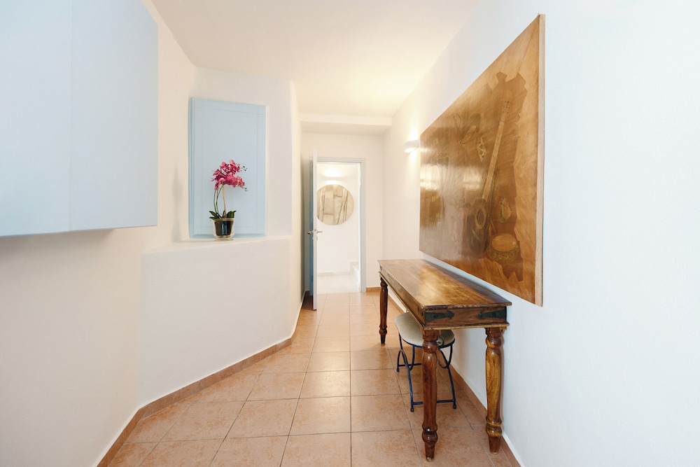 Grand, Suite, Double and Twin Beds, Caldera View، Kastro Suites 6/10