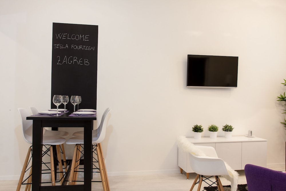 Tesla Boutique Apartments & Rooms 38/50