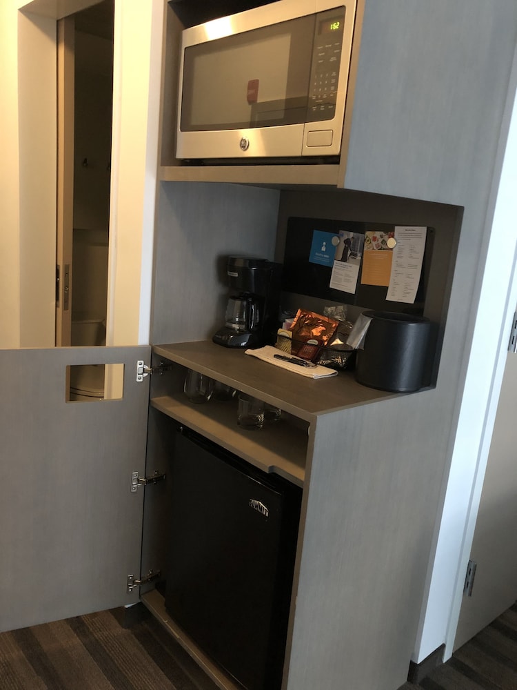 Hyatt House Chicago/Evanston 6/65