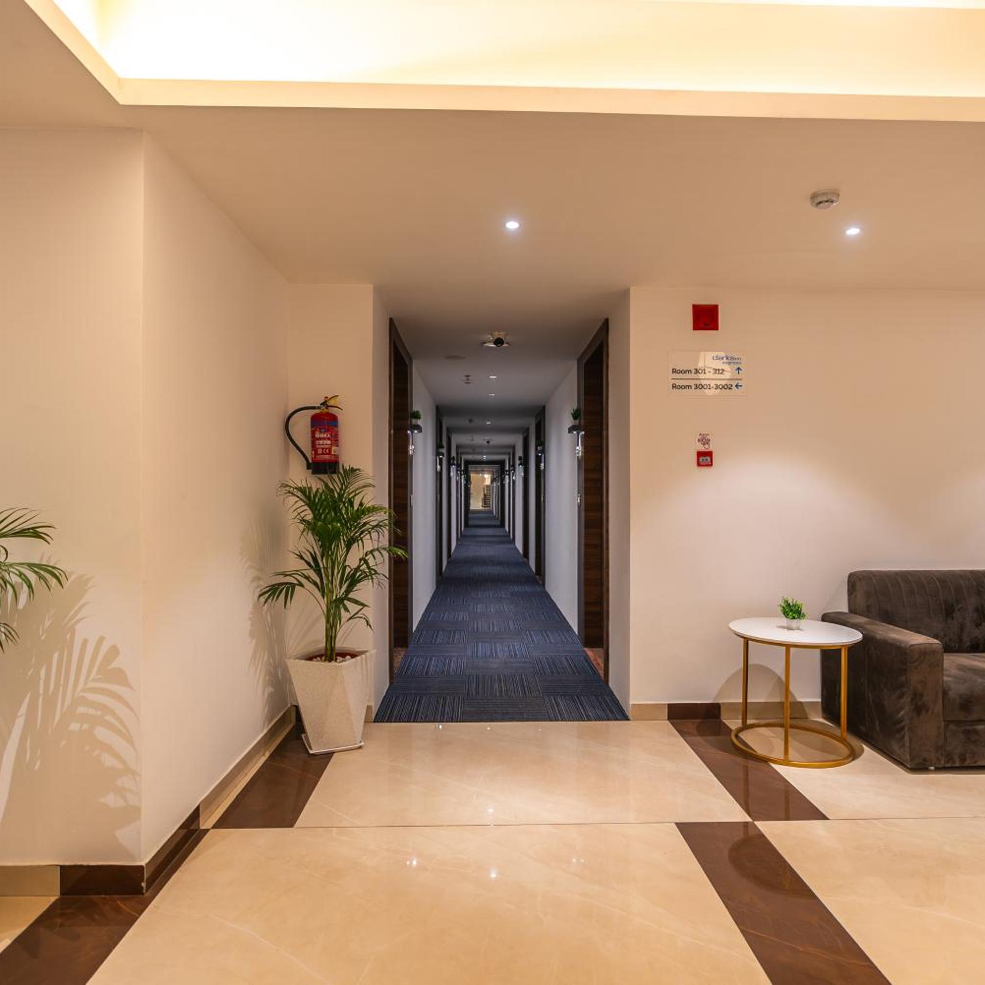 Clarks Inn Express Ayodhya 17/28