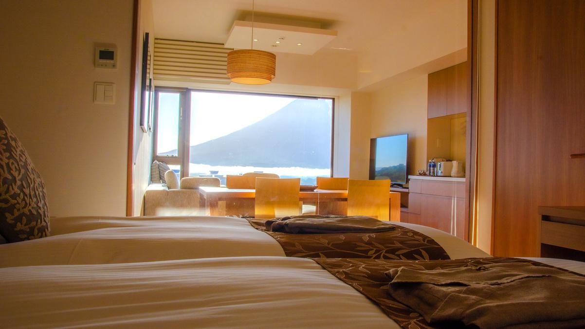 1 Bedroom, Standard, Mountain View, Living Area