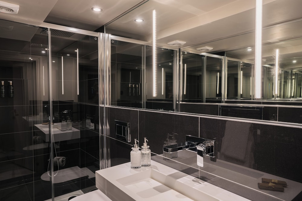 Square Townhouse 47/50