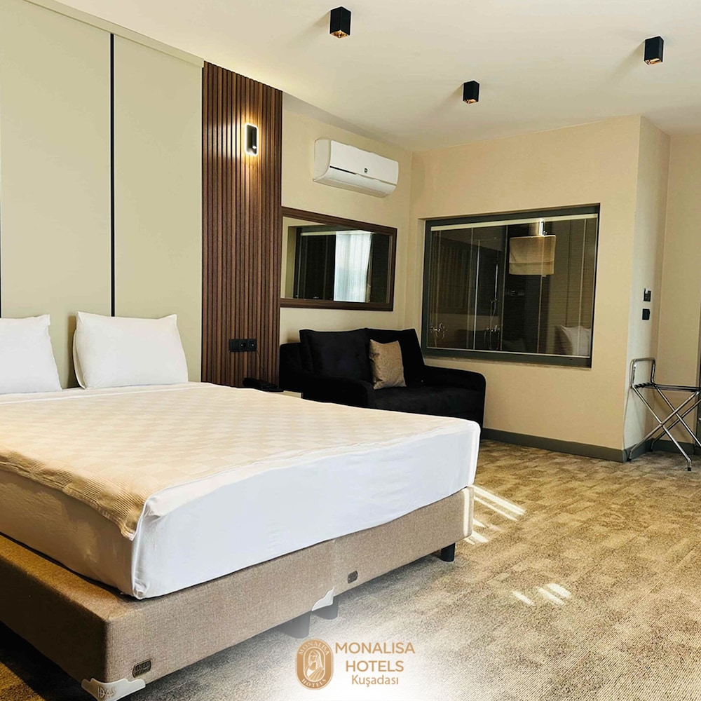 Suite, Murphy Bed, Queen Bed, Sofa