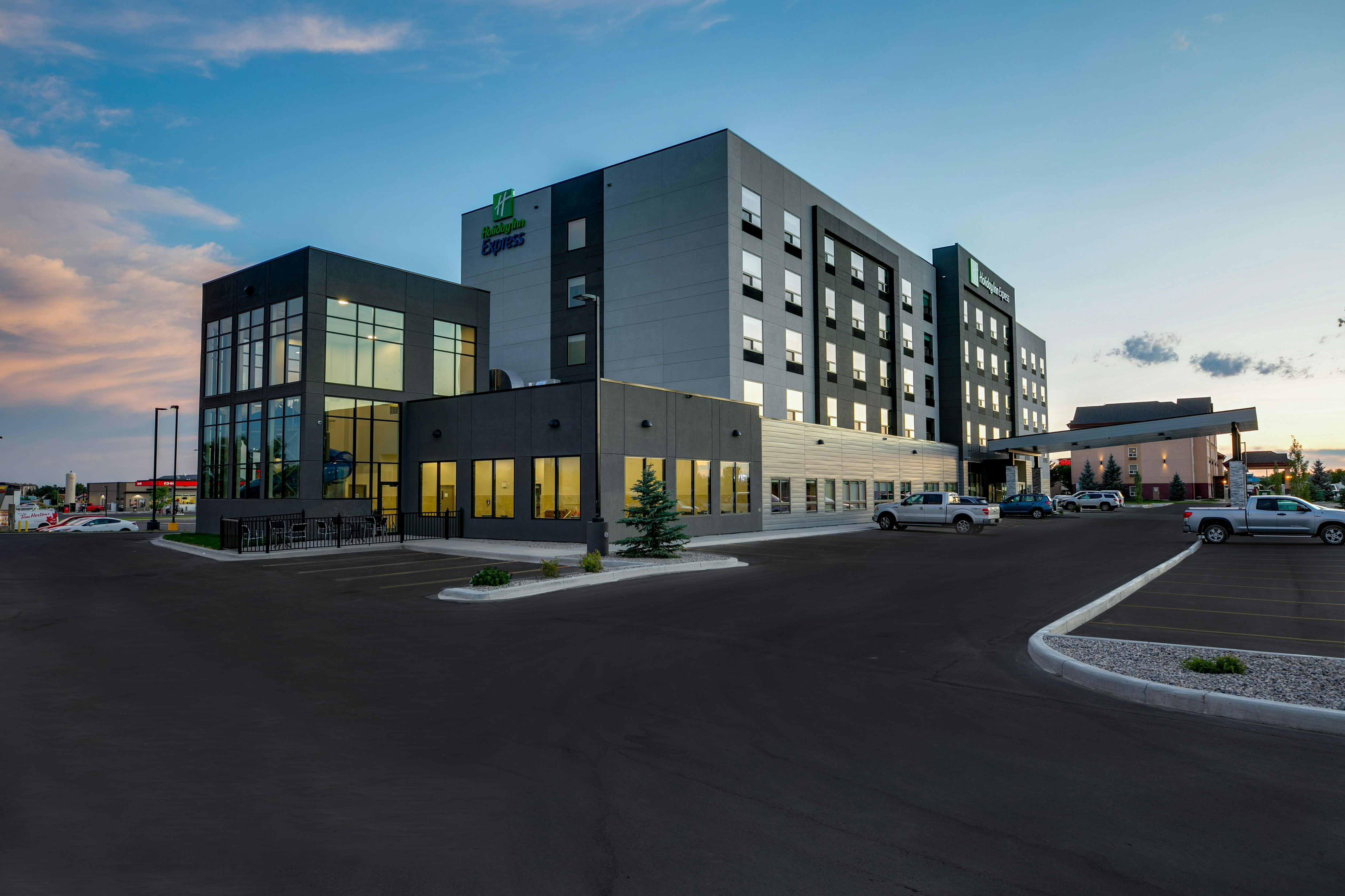 Holiday Inn Express Lethbridge Southeast 66/72