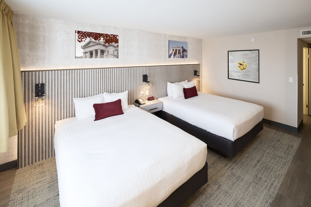 Gateway Hotel and Conference Center 10/53