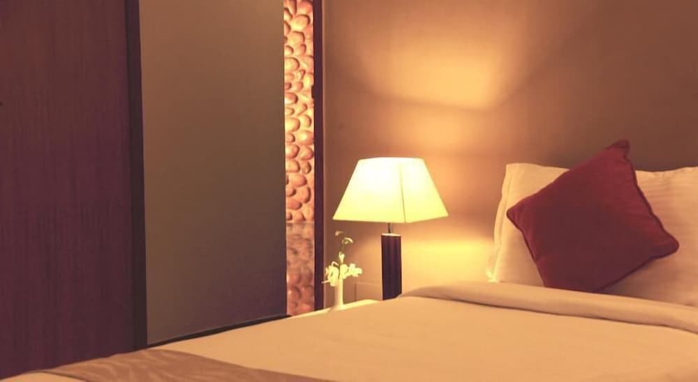 Hanu Reddy Residences Poes Garden 25/57