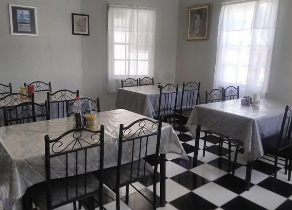 restaurant cafeteria
