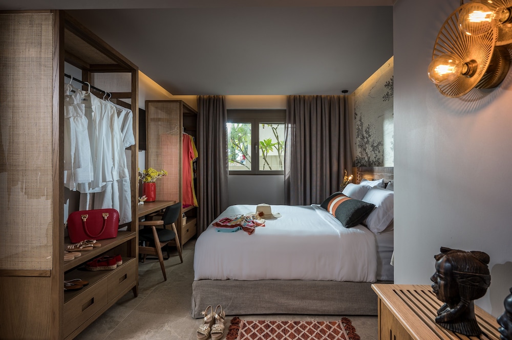Grace Villas Collection Adult Only 18 + 149/149