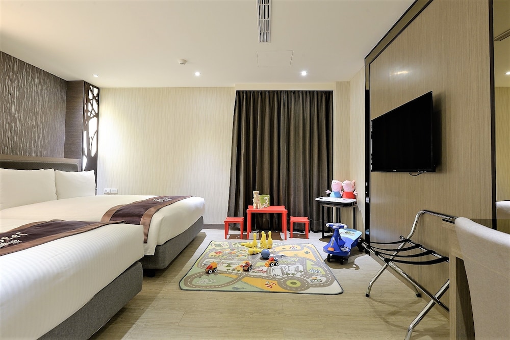 J Hotel 36/60
