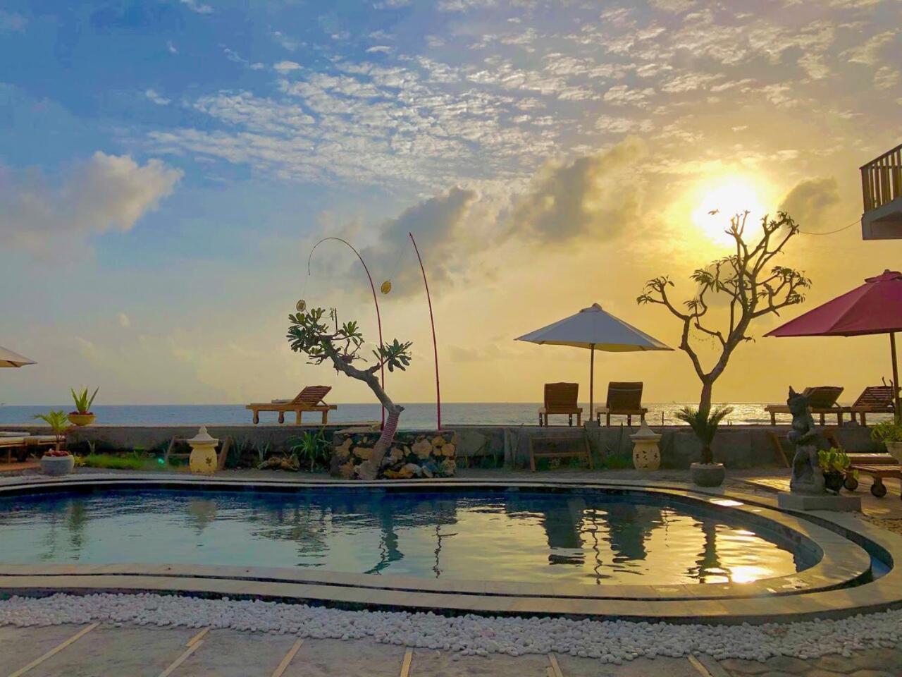 Ayu Laba Beach Villa And Resto 27/29