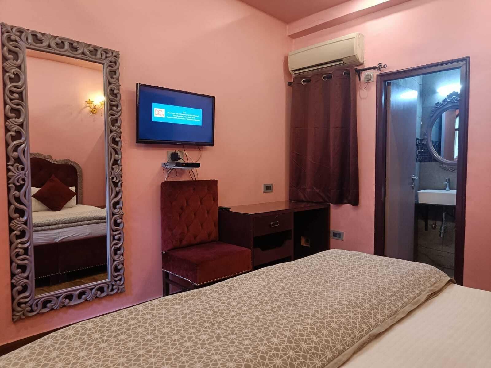 DELUXE, DOUBLE BED