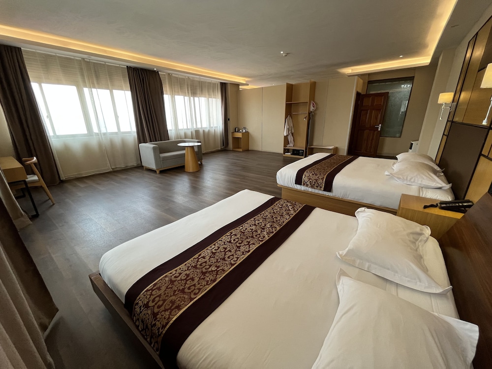 2000 Hotel 11/50