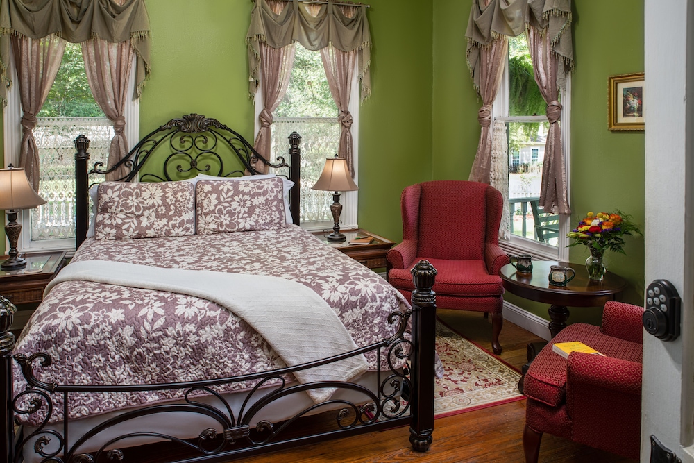 White Oak Manor Bed Breakfast 12/44