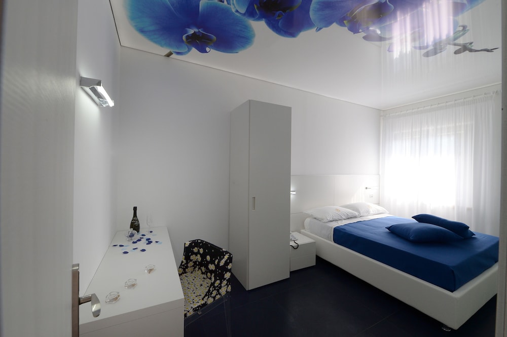 X Hotel 19/66