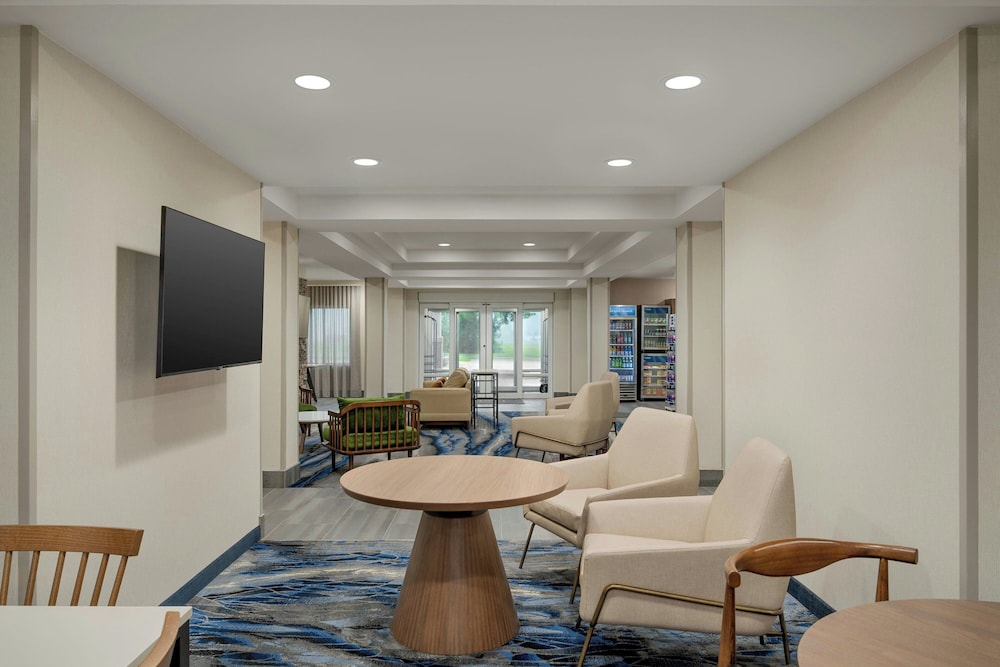 Fairfield Inn And Suites Bloomington 61/66