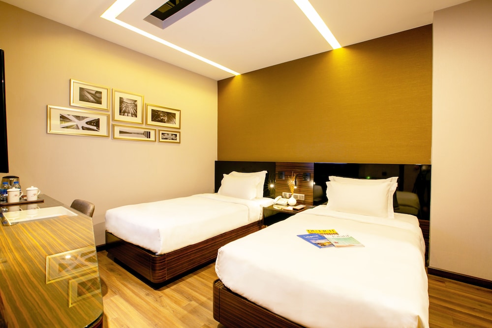 Superior, Twin Beds, No Window