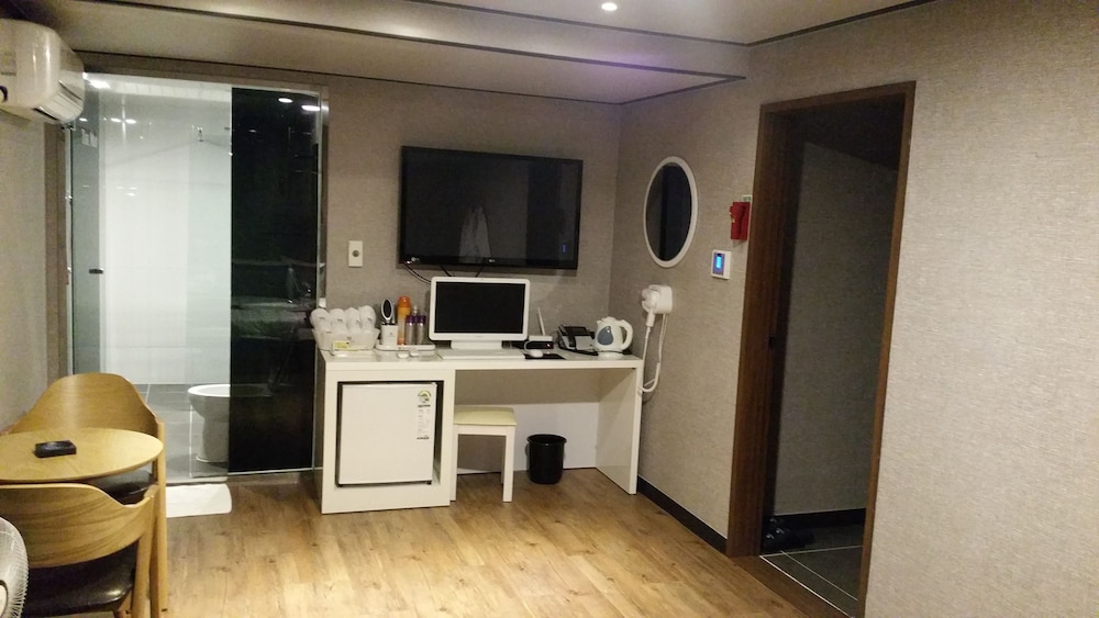 Hotel The May Busan Sasang 24/28