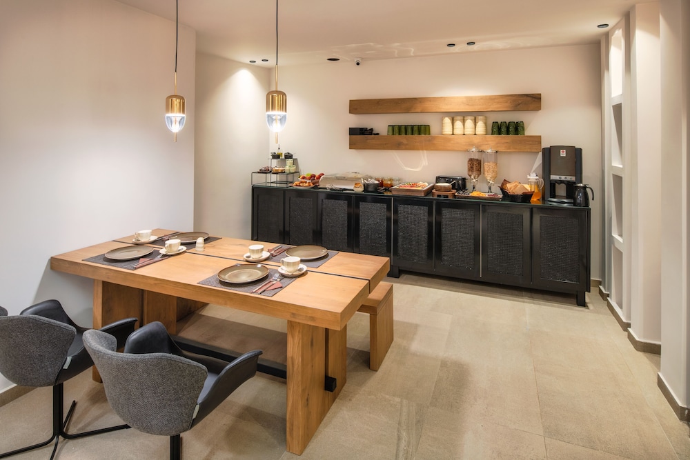 Uma Ray Suites 23/34