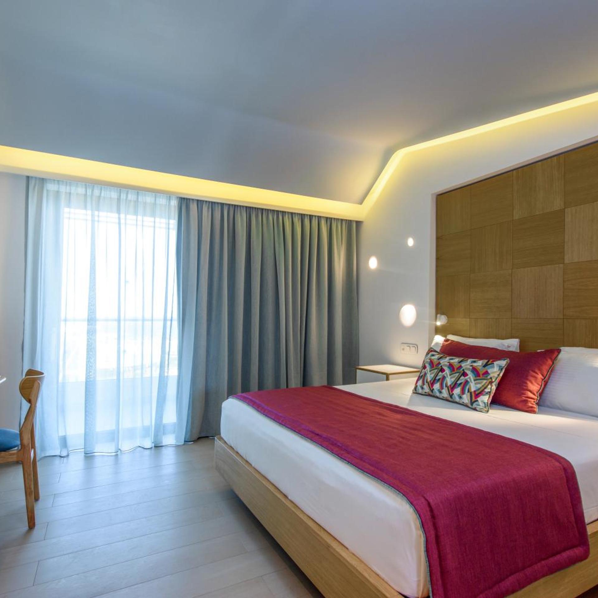 Exclusive, Superior, King Bed, Pool or Sea View
