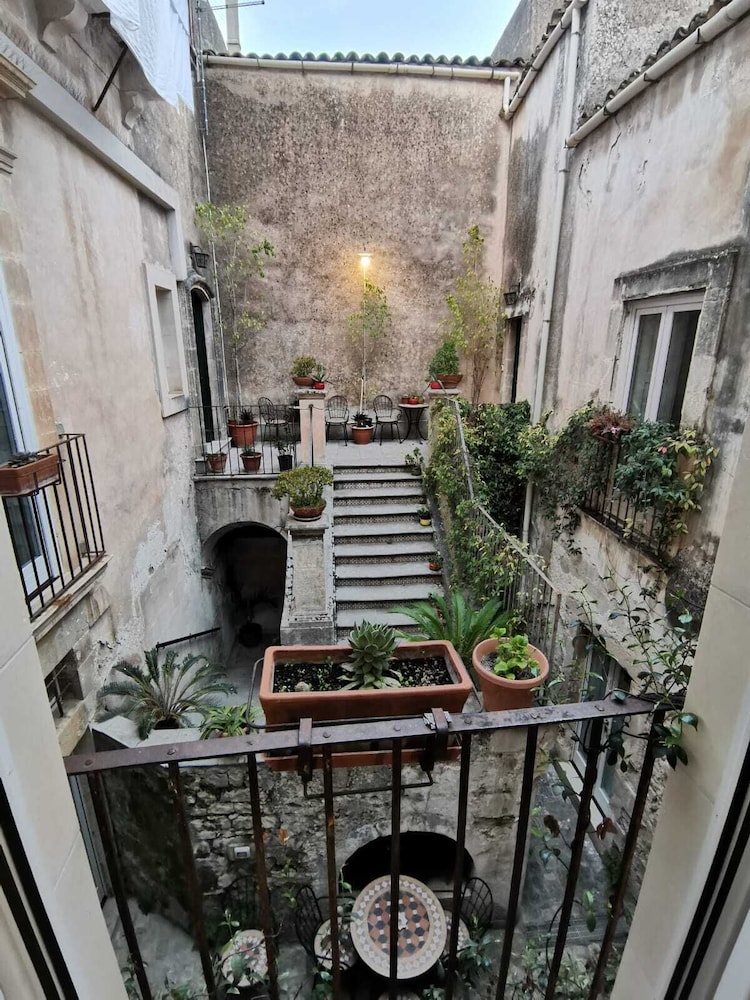 PALAZZO IL CAVALIERE B&B DE CHARME 6/68