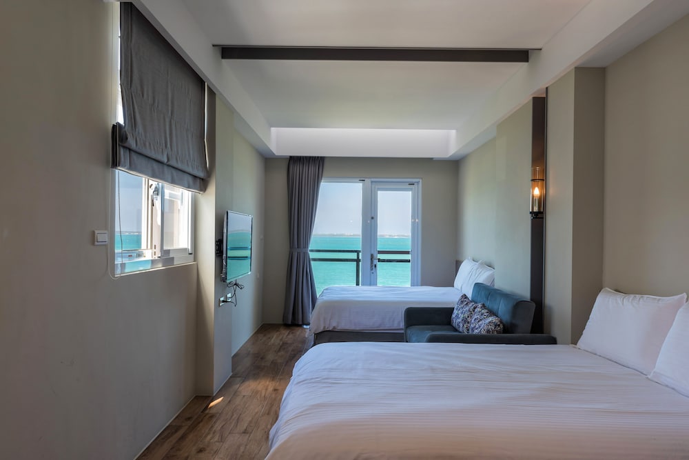 PANORAMIC, QUADRUPLE, 2 DOUBLE BEDS, OCEAN VIEW