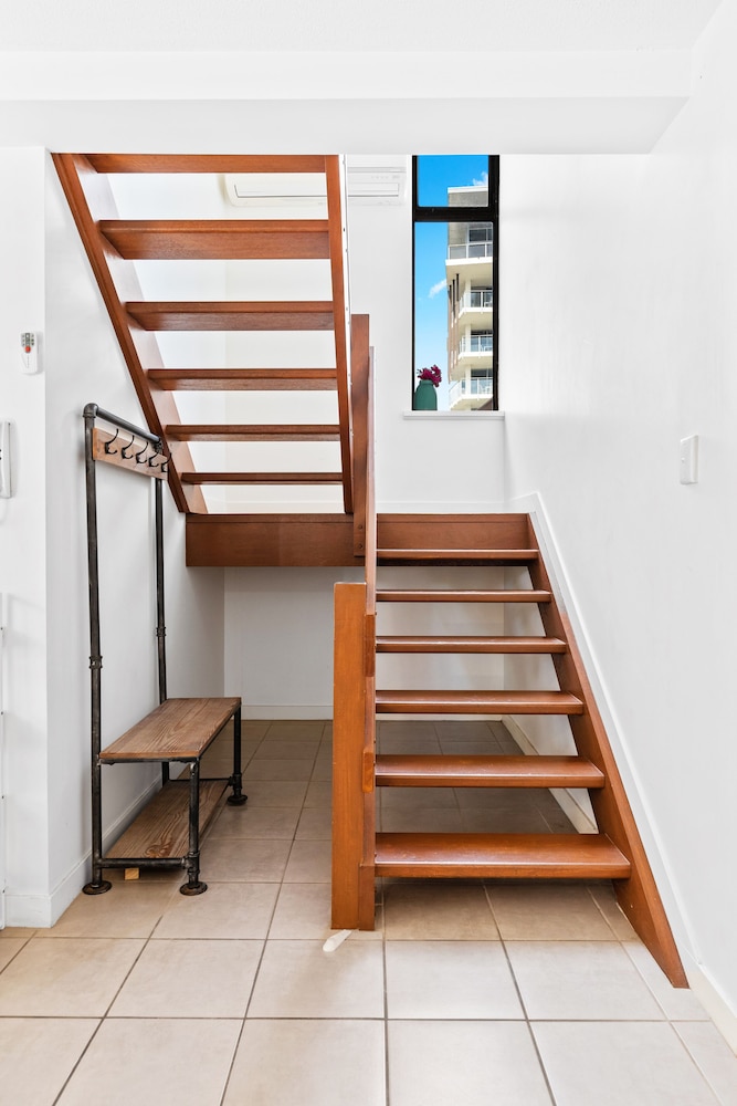 WINDWARD APARTMENTS 26/81