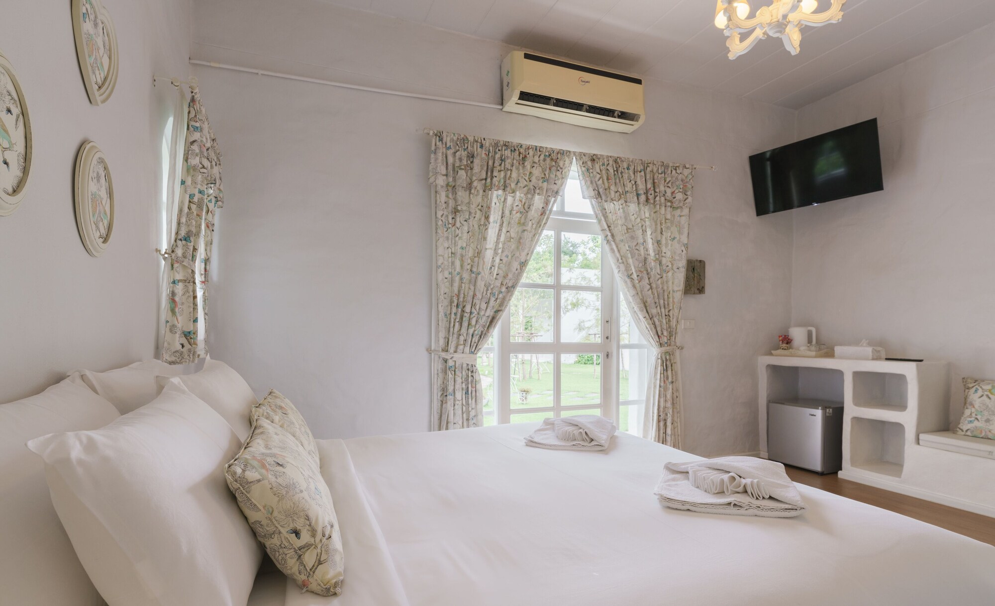 DELUXE, KING BED, GARDEN VIEW, PET FRIENDLY