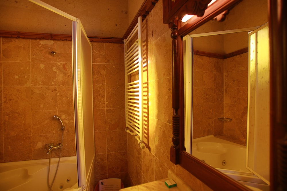 DELUXE, DOUBLE BED, JETTED TUB