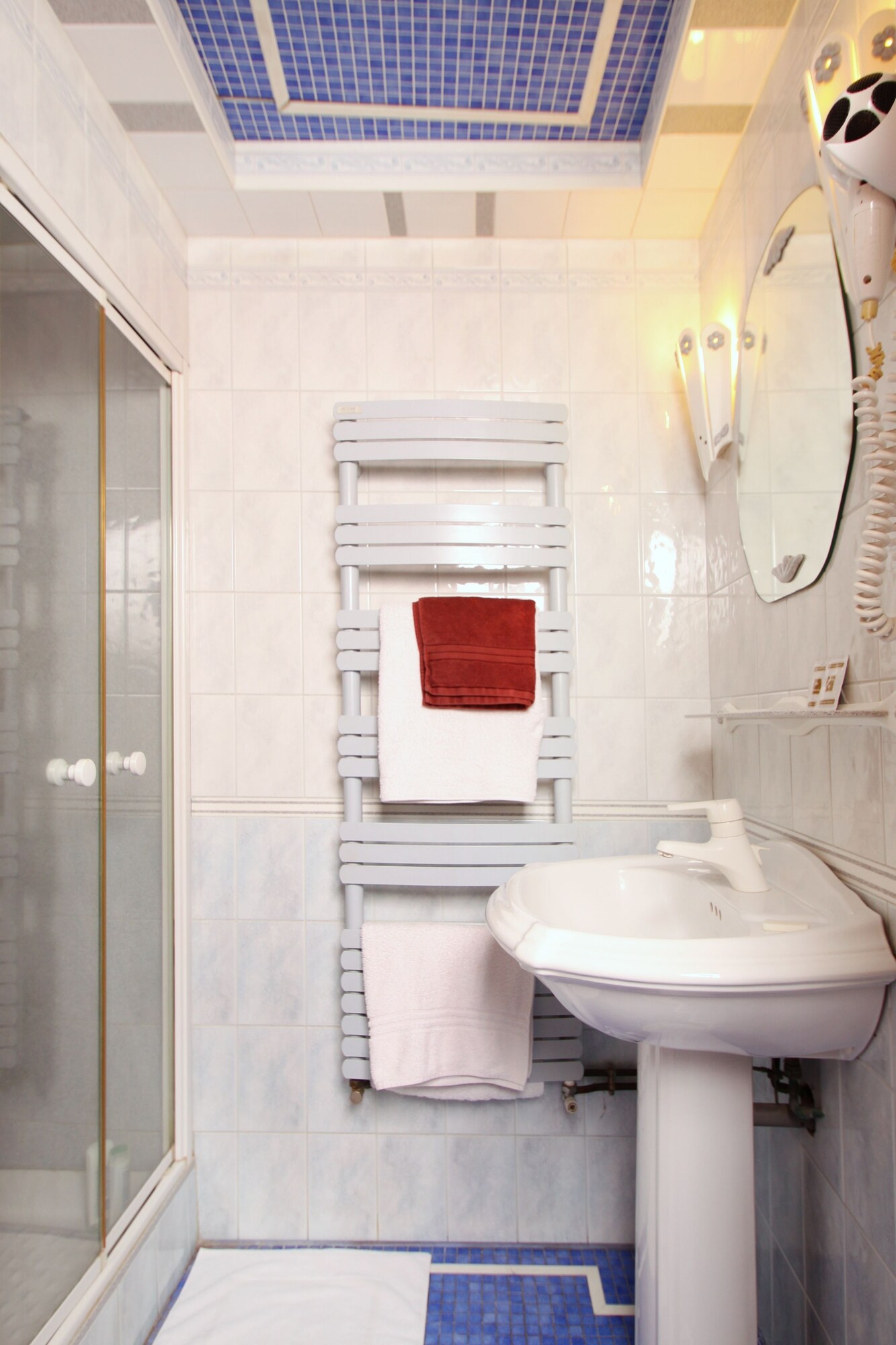 ROOM, QUADRUPLE, PRIVATE BATHROOM