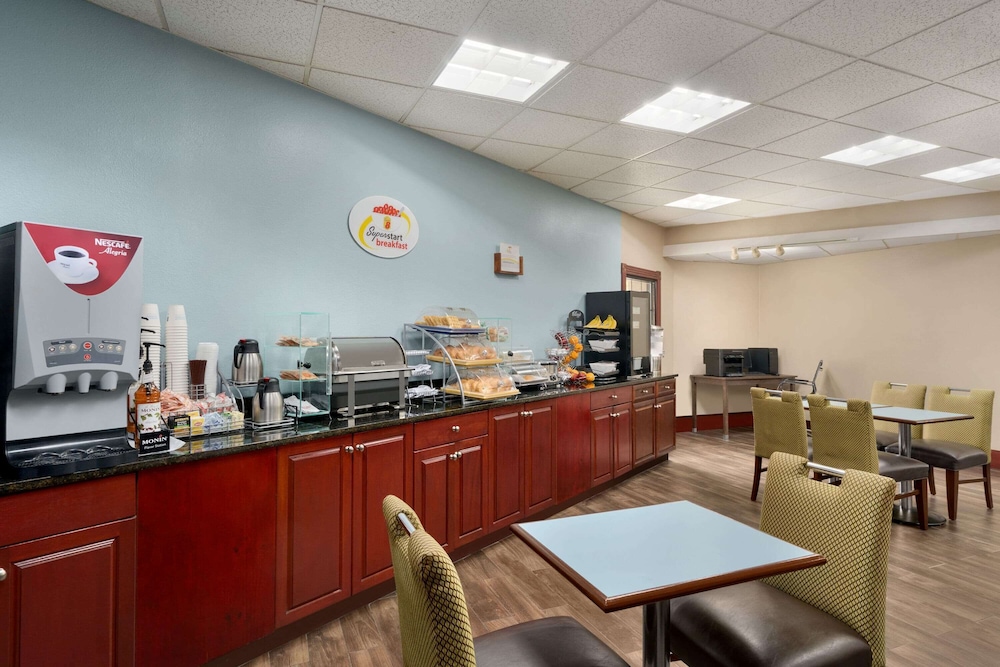 Super 8 by Wyndham West Greenwich/Providence 36/47