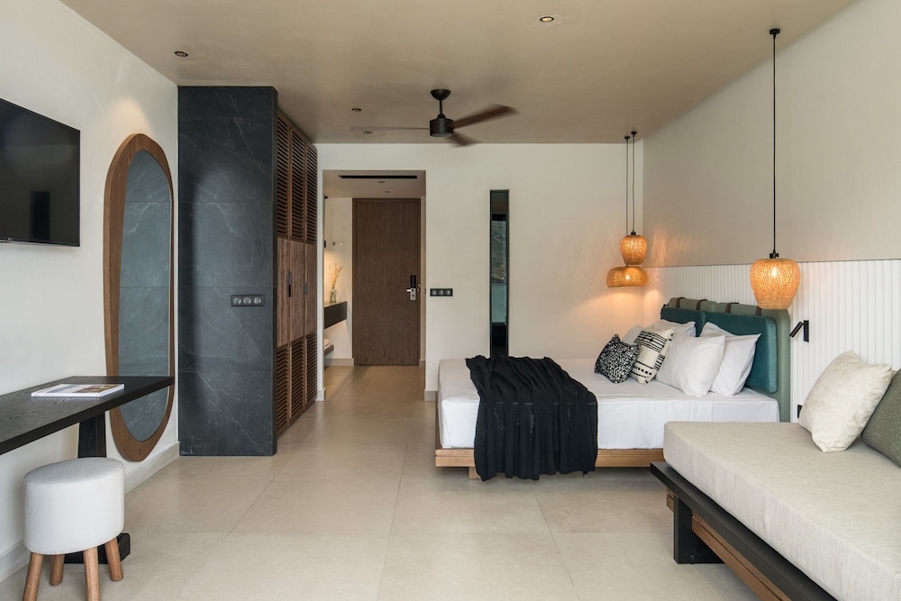 Room, Queen Bed, Sea Front, Sofa