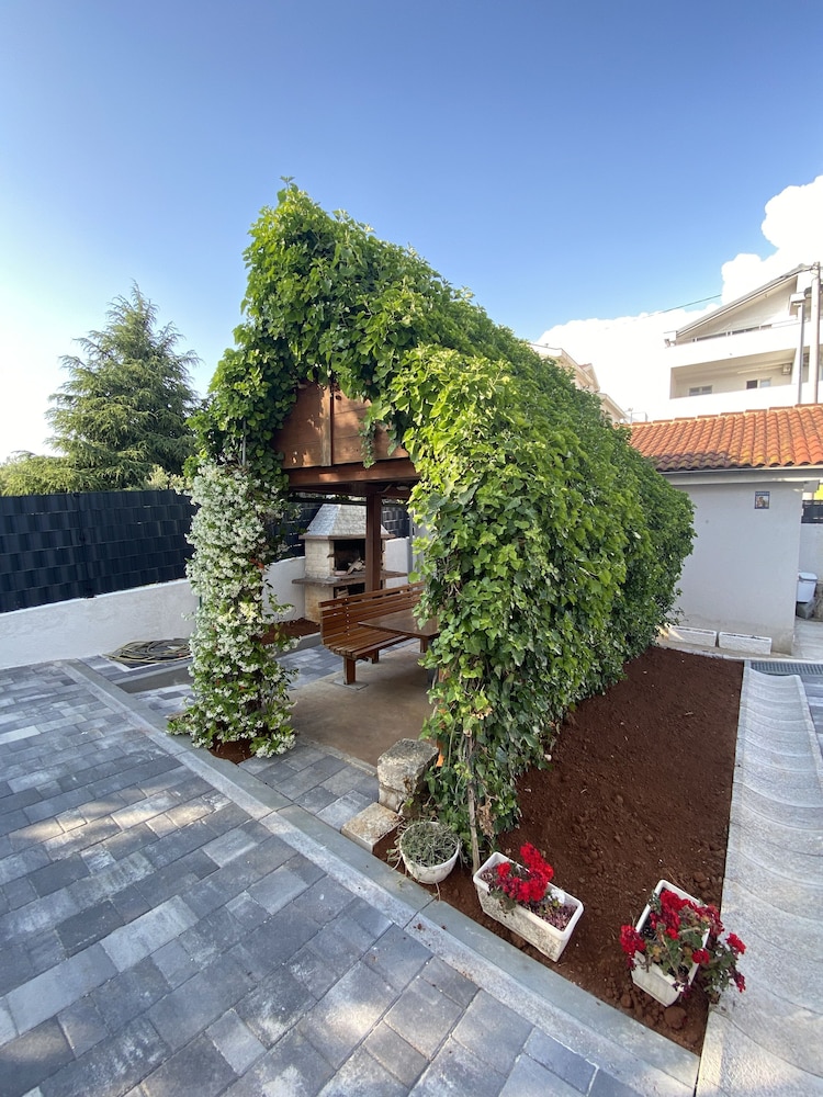 PETRA APARTMENTS 34/40