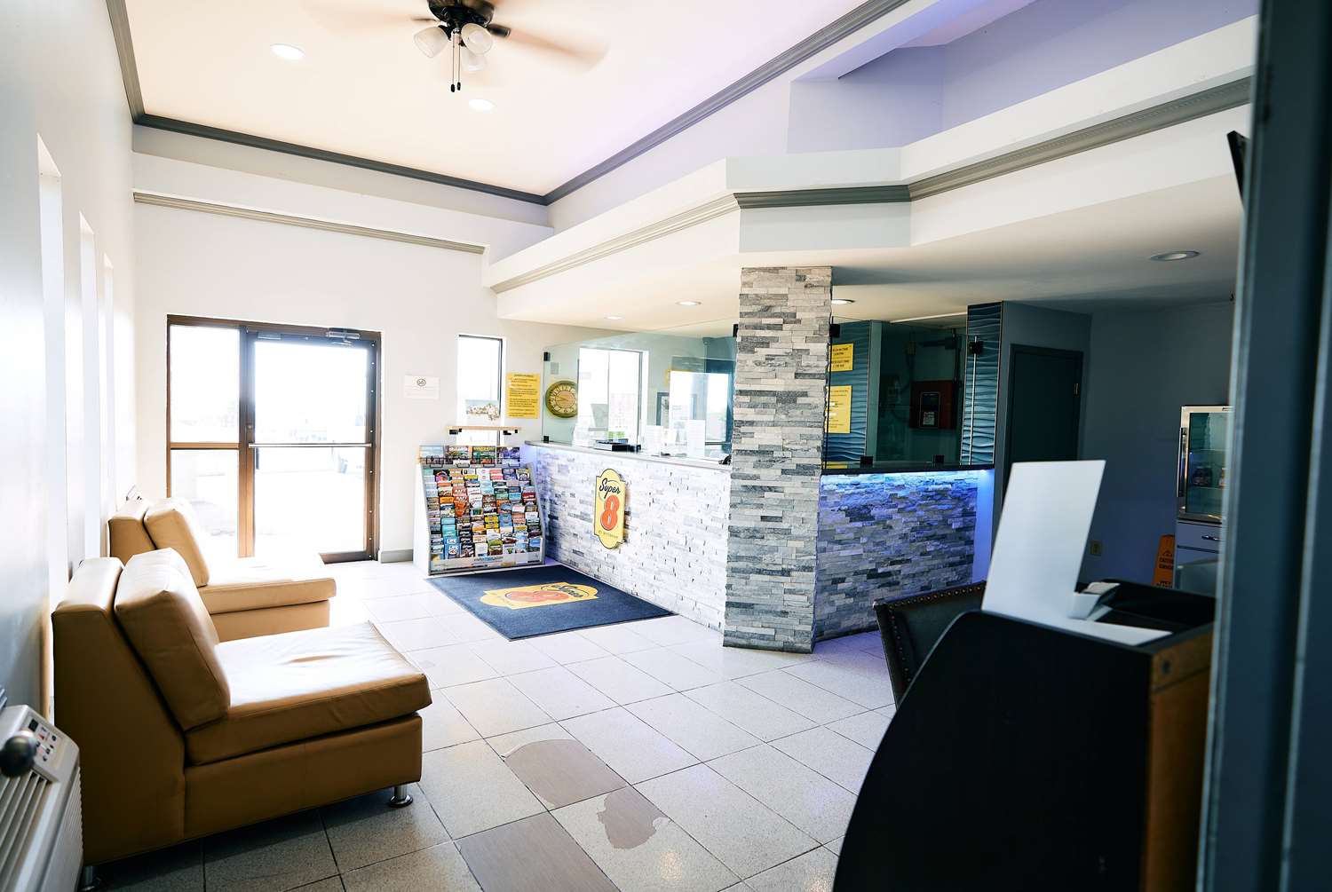 Super 8 by Wyndham Pueblo 24/42