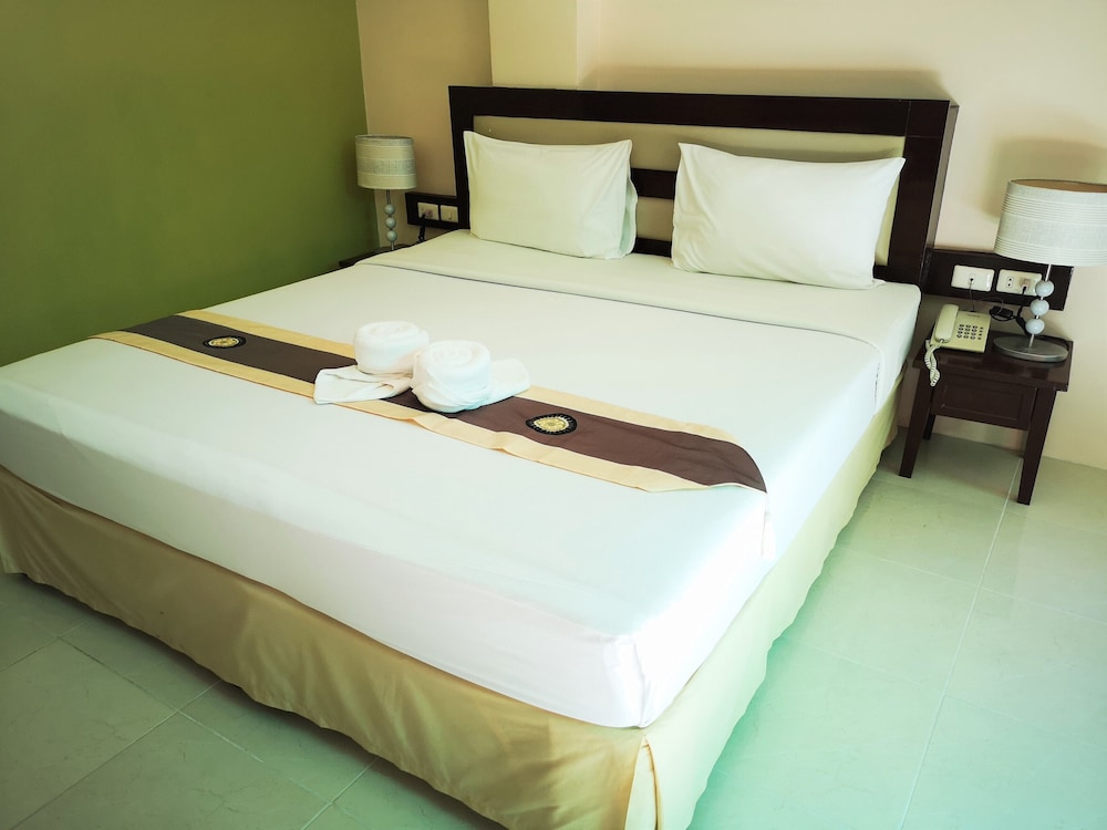 STANDARD, KING BED, POOL VIEW, BALCONY