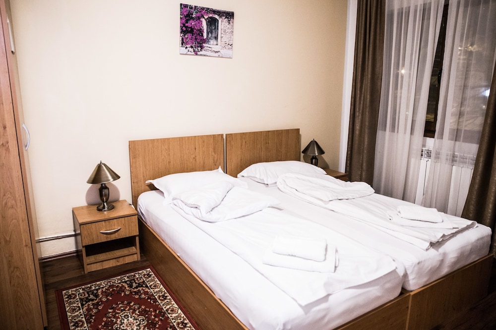 BASIC, TWIN BEDS
