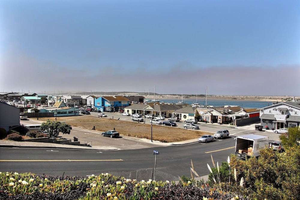 Bay View Inn 48/53