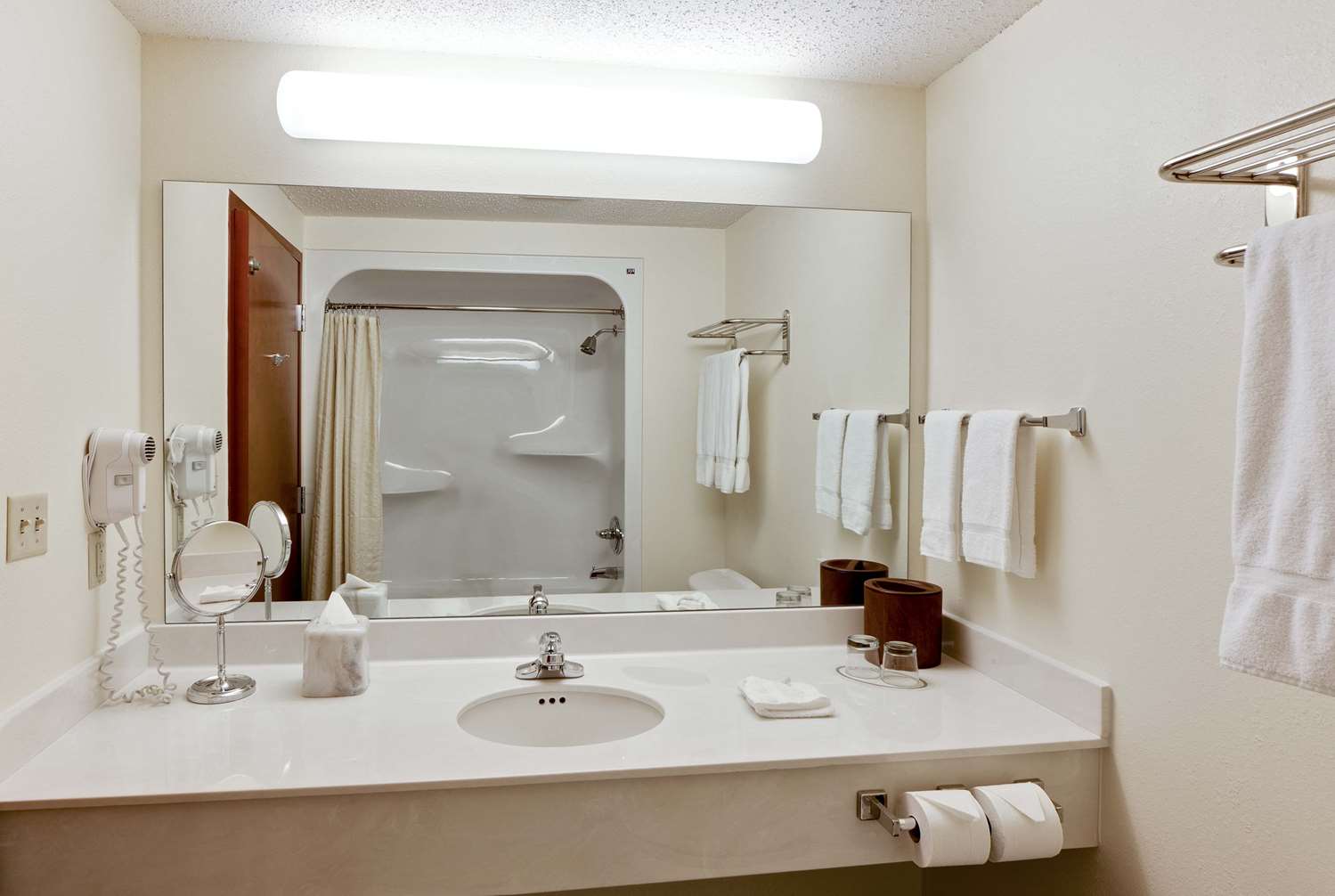 Hawthorn Suites By Wyndham Louisville East 24/25