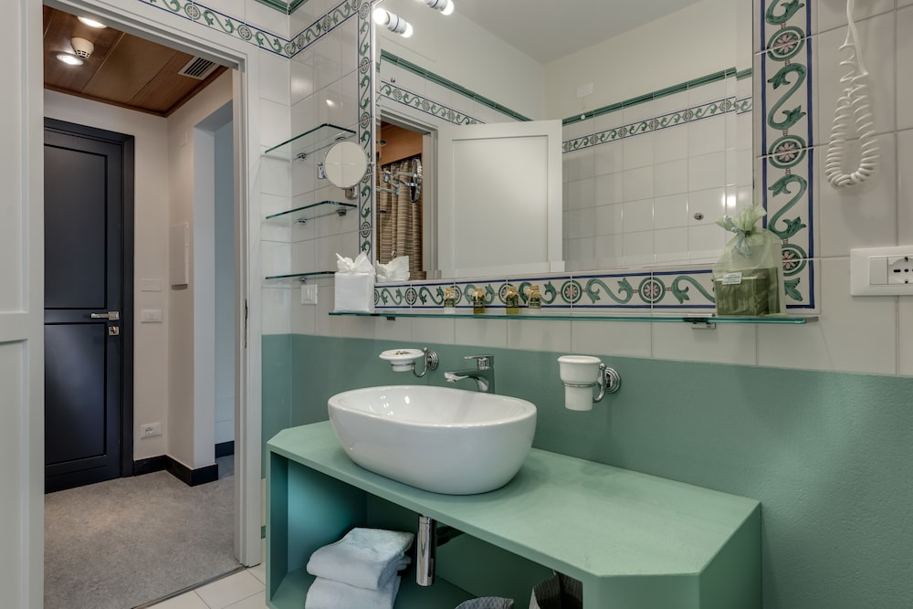 Hermitage Hotel And Resort 14/79