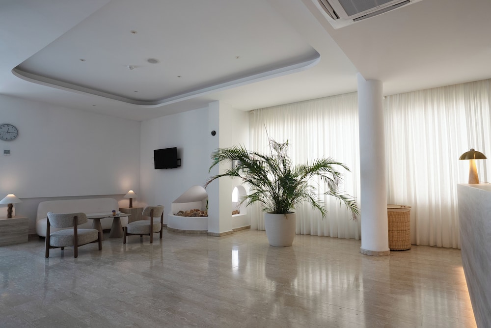 Anonymous Beach Hotel - Adults Only 48/72