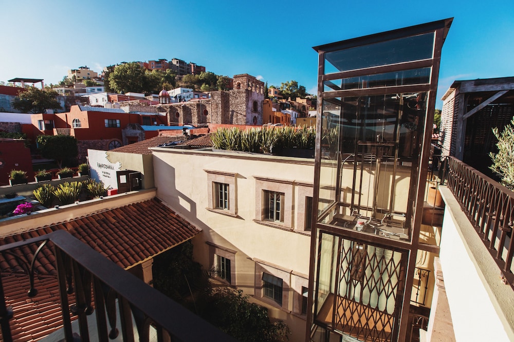 El Palomar Hotel 2/50