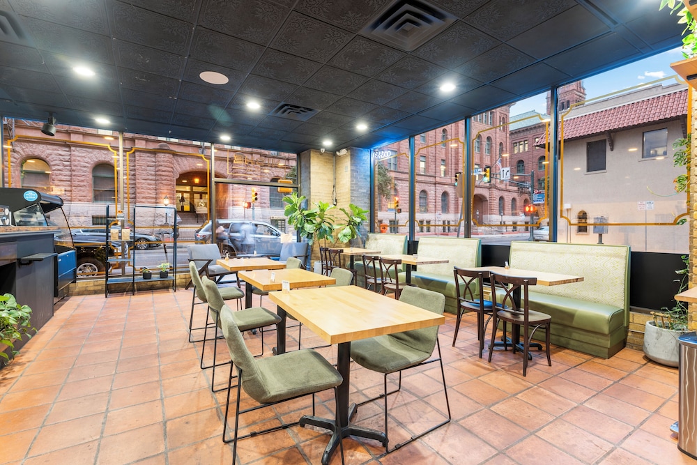 Riverwalk Plaza Hotel 33/50