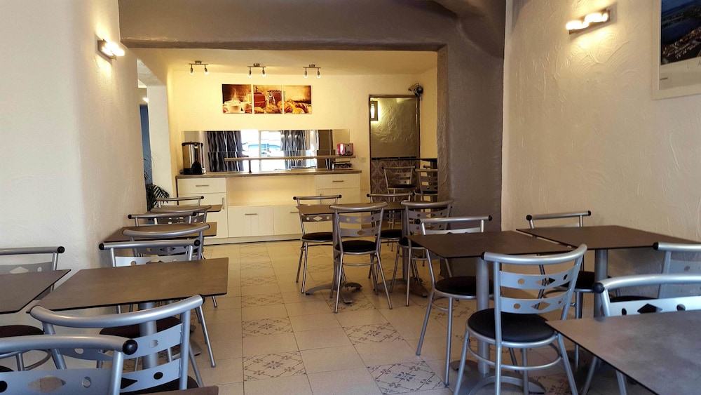 Hotel Les Palmiers En Camargue 38/50