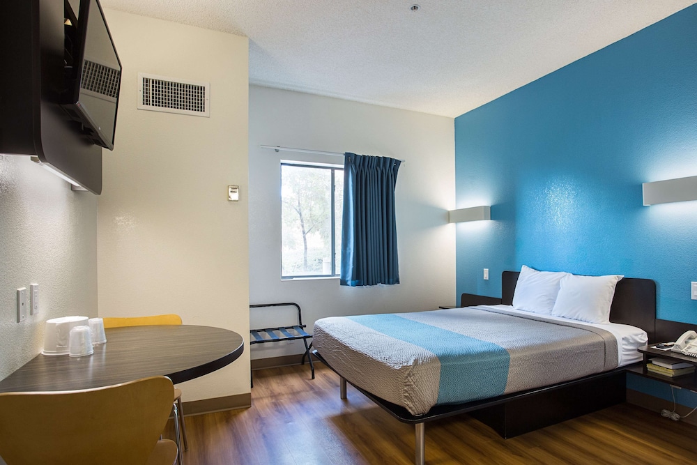 Motel6 Page, AZ 38/60